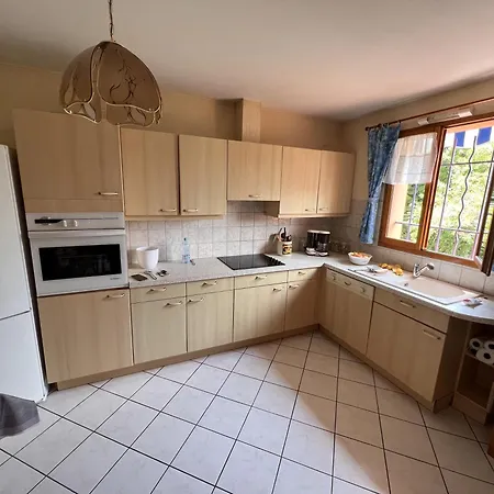 Jolie Maison Proche De La *